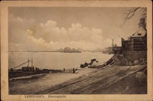 Ak Uerdingen Krefeld am Niederrhein, Rheinansicht,  Boote am Ufer, Wolken am Himmel