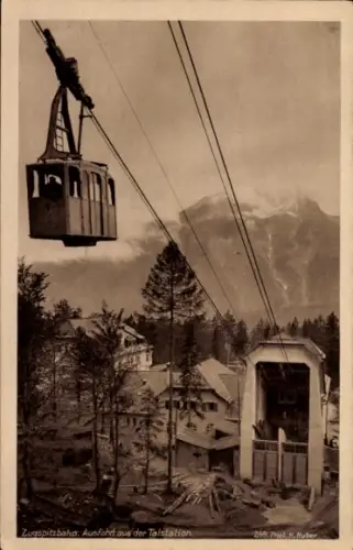 Ak Ehrwald, Tiroler Zugspitzbahn, Ausfahrt aus der Talstation