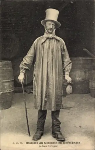 CPA Costume en Normandie, Le Gard Normand