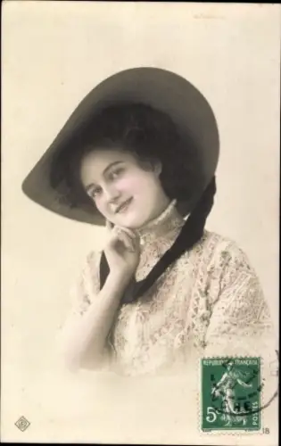 Ak Junge Frau mit Hut, Portrait