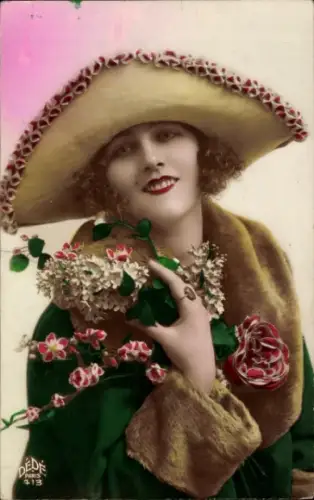 Ak Junge Frau mit Hut, Portrait