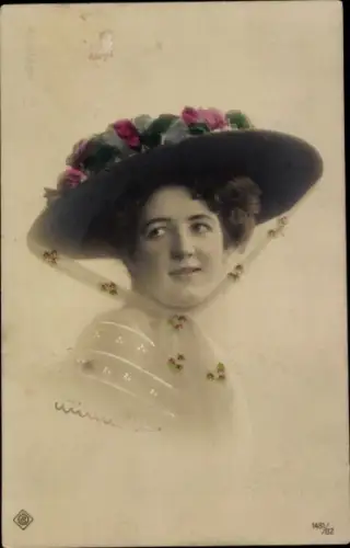 Ak Junge Frau mit Hut, Portrait