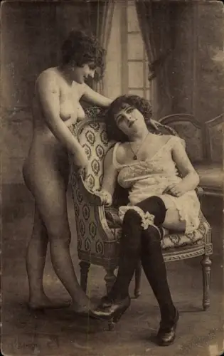 Ak Zwei Frauen, Erotik