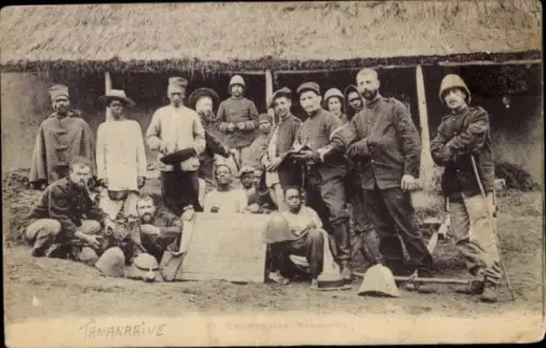 Ak Antananarivo Tananarive Madagaskar, Soldaten, Gruppenbild