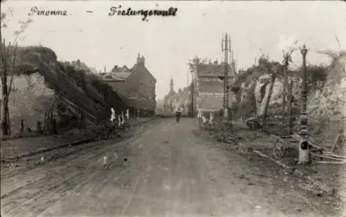 Foto Ak Péronne Somme, Festungswall, Ruinen
