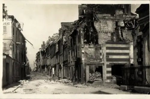 Foto Ak Soissons Aisne, Ruinen, Juni 1918