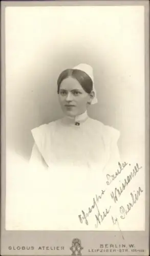 CdV Frau in Dienstuniform, Schwester Paula, Neu Weißensee, Globus Atelier, Berlin, Leipziger Str.
