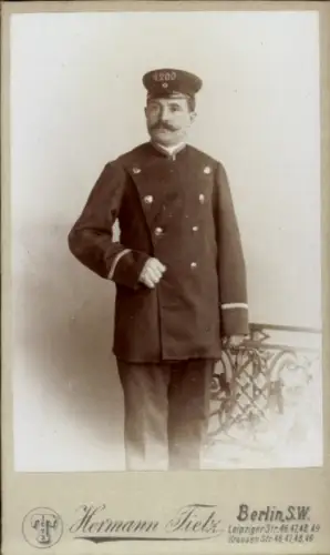 CdV Straßenbahn-Fahrer Linie 4200, Dienstuniform, Fotoatelier Hermann Tietz, Berlin, Leipziger Str.