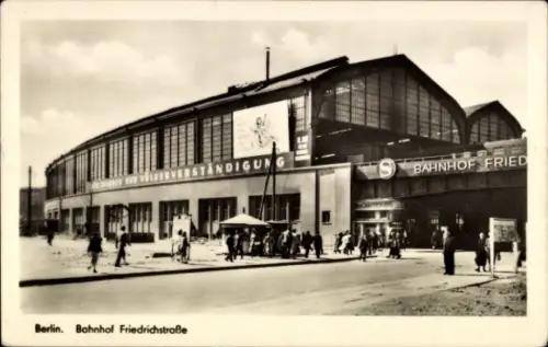 Ak Berlin Mitte, Bahnhof Friedrichstraße, Banner Für Frieden und Völkerverständigung