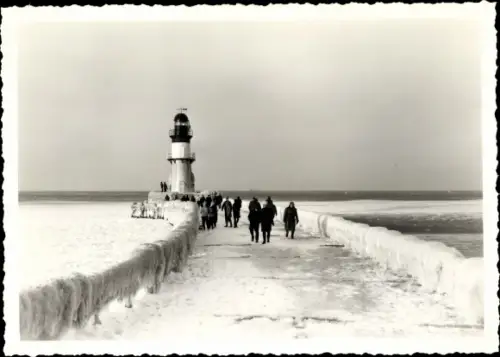 Foto Ak Ostseebad Warnemünde Rostock, vereiste Mole
