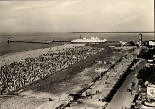 Ak Ostseebad Warnemünde Rostock, Blick vom 19. Stock des Hotels Neptun, Promenade, Schiff