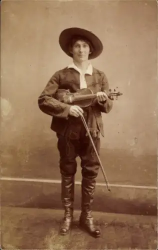 Foto Ak Mann mit Geige, Geigenspieler, Porträt