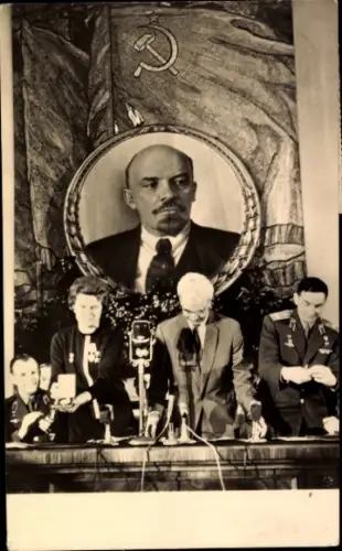 Ak Kosmonauten Valentina Tereschkowa und Valeri Bykowski, Lenin Portrait, Ziolkowski Goldmedaille