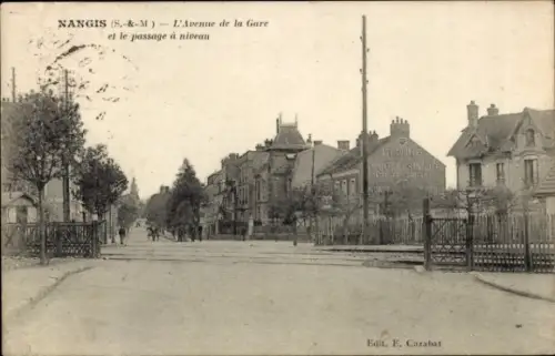 Ak Nangis Seine et Marne, Avenue de la Gare, Passage a niveau