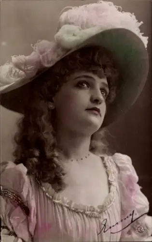 Ak Junge Frau mit Hut, Portrait