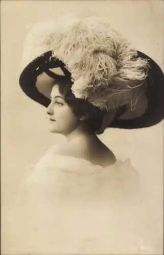 Ak Junge Frau mit Hut, Portrait, Profilansicht