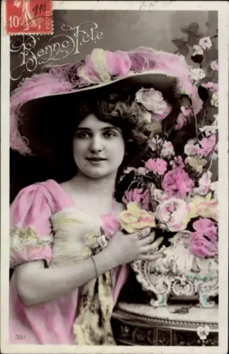 Ak Junge Frau mit Hut, Rosen, Portrait