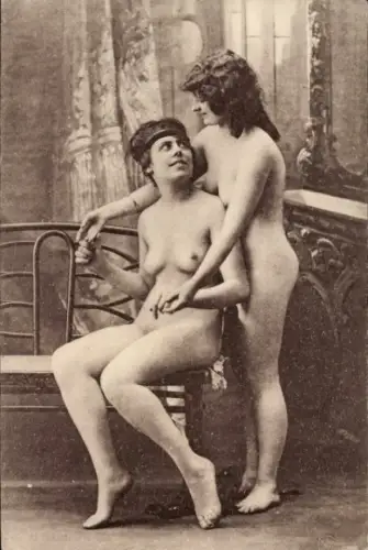 Ak Frauenakt, lesbisches Paar, Portrait, Sitzbank