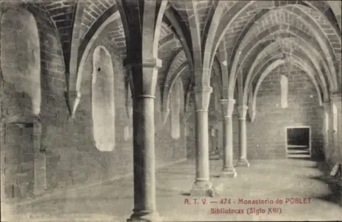Ak Poblet Tarragona Katalonien, Monasterio de  Bibliotheken, Säulen, gotische Architektur