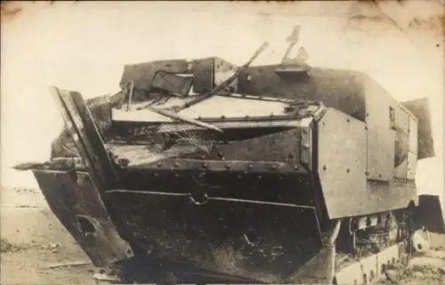 Foto Ak Englischer Tank, Panzer, Zerstörungen