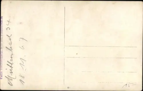 Foto Ak Radrennfahrer auf einer Radrennbahn, Schrittmacher, Motorräder, Zuschauer, Mühlenbad 34