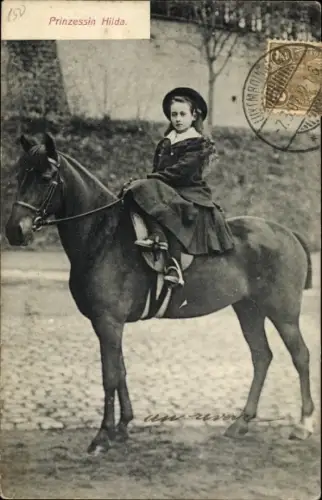 Ak Prinzessin Hilda von Luxemburg, Portrait auf einem Pferd