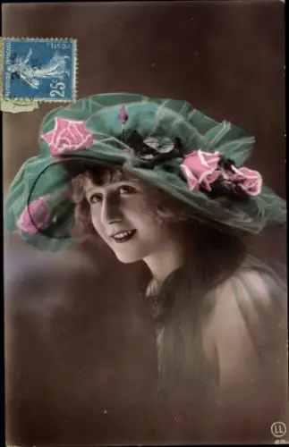 Ak Junge Frau mit Hut, Portrait