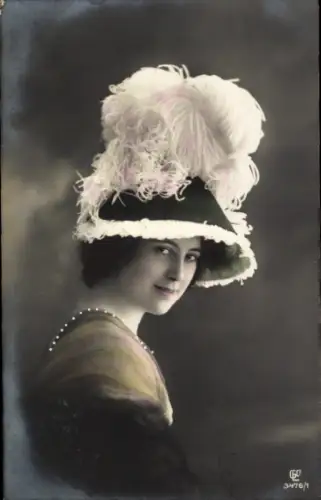 Ak Junge Frau mit Hut, Portrait