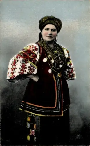 Ak Russische Typen, Frau in Tracht