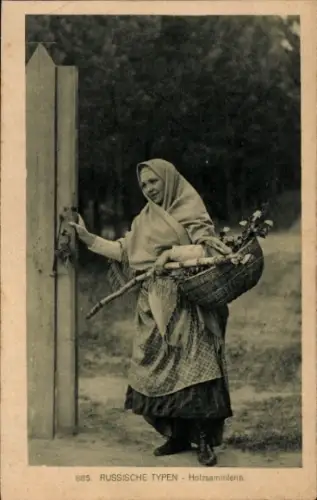 Ak Russische Typen, Holzsammlerin