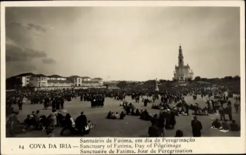 Ak Cova da Iria Fatima Portugal, Menschenmenge, Heiligtum von Fátima, Pilgertag, Cova da Iria