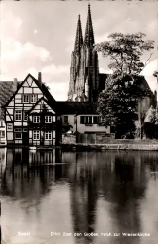 Ak Soest in Westfalen, Blick über den Großen Teich, Wiesenkirche, Fachwerkhäuser