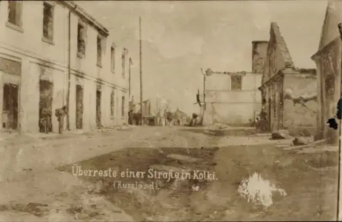 Foto Ak Kolky Kolki Ukraine, russischer Kriegsschauplatz 1. WK, Überreste einer Straße