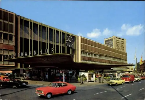 Ak München Bayern, Hauptbahnhof, zeitgenössische Architektur, Verkehr, Autos, Leute