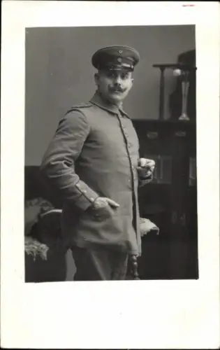 Foto Ak Soldat in Uniform, Portrait
