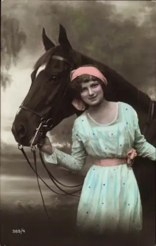 Ak Junge Frau mit Pferd, Portrait