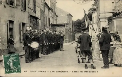 Ak Nanterre Hauts de Seine, Les Pompiers, Salut au Drapeau