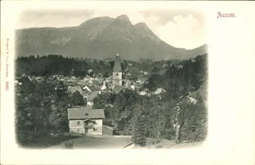 Ak Bad Aussee Steiermark, Berglandschaft, Dorfansicht, Kirche, Wälder, Aussee