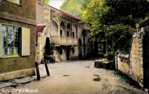 Ak Warwick Warwickshire England, Guy's Cliff Mill,  Mühle, Natur, Bäume, Straße