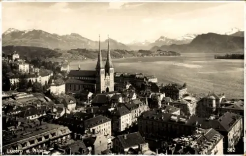 Ak Lucerne Luzern Stadt Schweiz, Landschaft mit Bergen, See, Stadtansicht, Kirche mit zwei Türmen