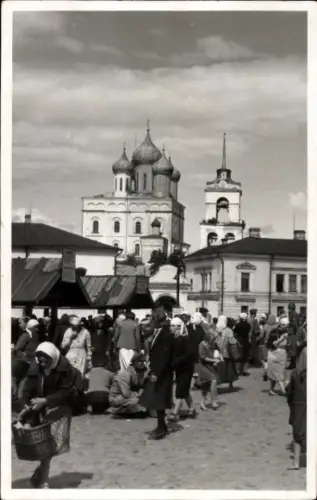 Foto Ak Pleskau Pskow Russland, Marktszene, Kirche