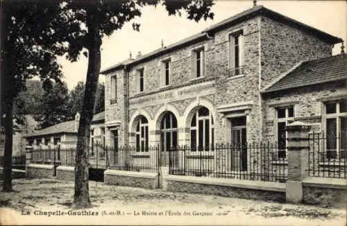 Ak La Chapelle Gauthier Seine et Marne, Mairie, Ecole des Garcons