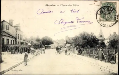 Ak Chenoise Seine-et-Marne, Historische Straße, Ecole des Filles, Menschen, Gebäude
