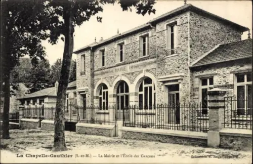 Ak La Chapelle Gauthier Seine et Marne, Mairie, Ecole des Garcons
