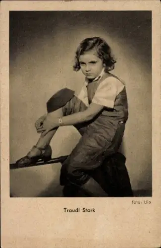 Ak Kinderdarstellerin Traudl Stark, Porträt