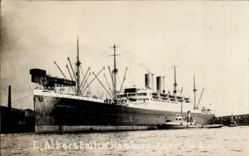 Foto Ak Dampfschiff Albert Ballin, Vor Anker im Hafen, HAPAG