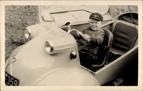 Foto Ak Messerschmitt Kabinenroller, Kind im Auto