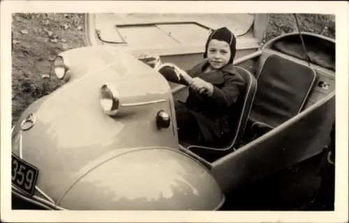 Foto Ak Messerschmitt Kabinenroller, Kind im Auto