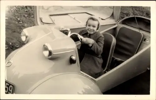 Foto Ak Messerschmitt Kabinenroller, Kind im Auto