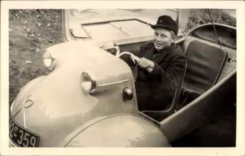 Foto Ak Messerschmitt Kabinenroller, Kind im Auto